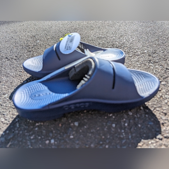 OOFOS OOahh Slide Sandals (NWT) - Picture 6 of 12